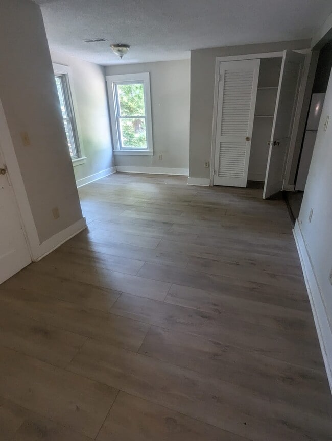 Building Photo - 639 Elm St