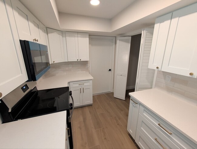 Building Photo - 7 Chinaberry Cir