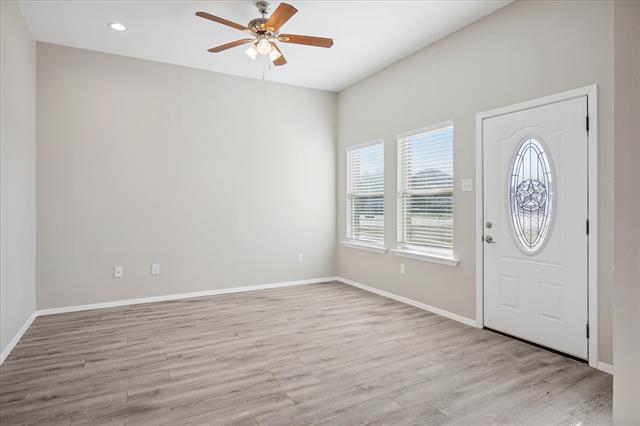 Foto del edificio - 516-518 Wood Dr