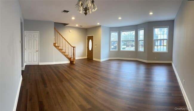 Foto del edificio - 7803 Shore Rd