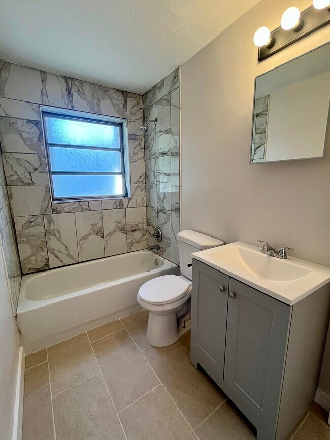 Foto del edificio - 725 W 9th St