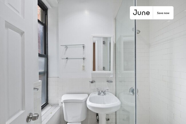 Foto del edificio - 715 E 5th St