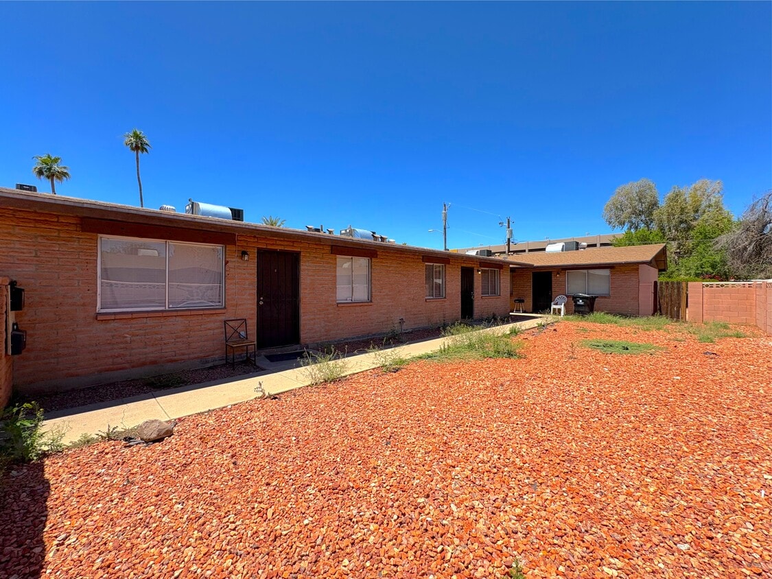 Primary Photo - 1746 E Virginia Ave