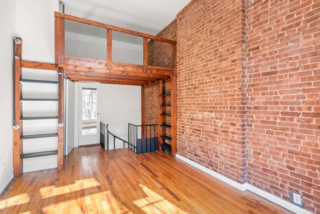 Building Photo - 65 W 83rd St
