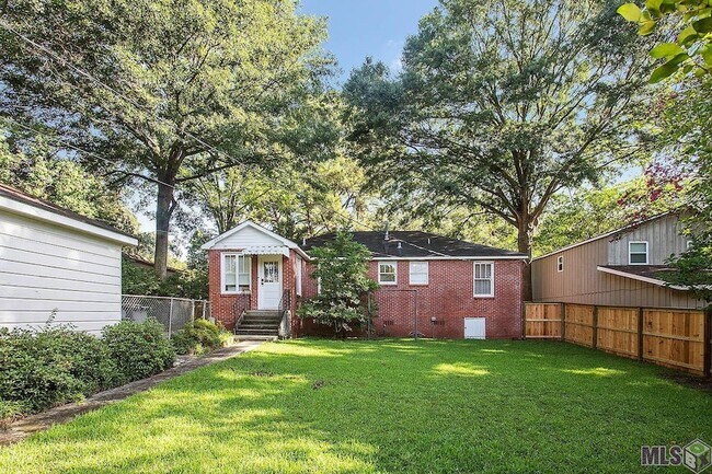 Building Photo - 3058 Gladden Avenue