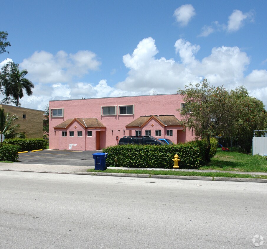 Foto del edificio - 193 NE 141st St