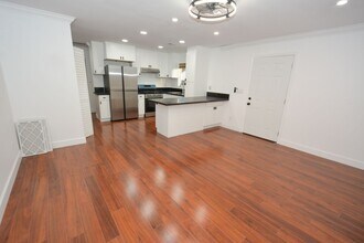 Building Photo - 938 Douglas Ave