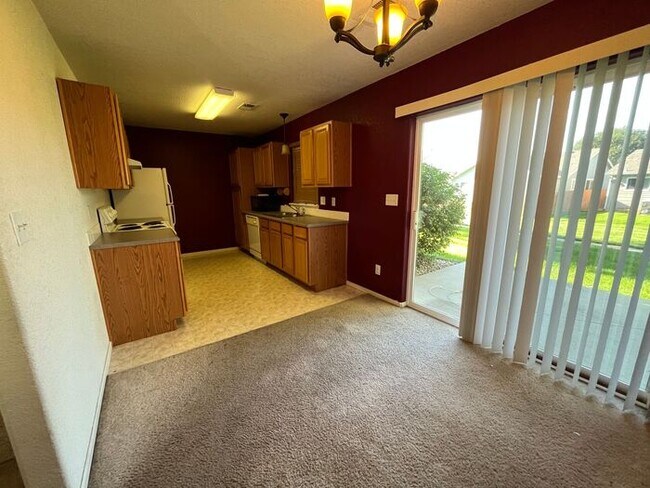 Building Photo - Great Townhome in North Fort Collins