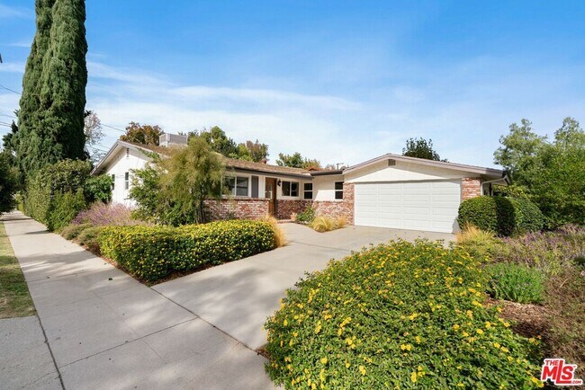 Foto del edificio - 5211 Allott Ave