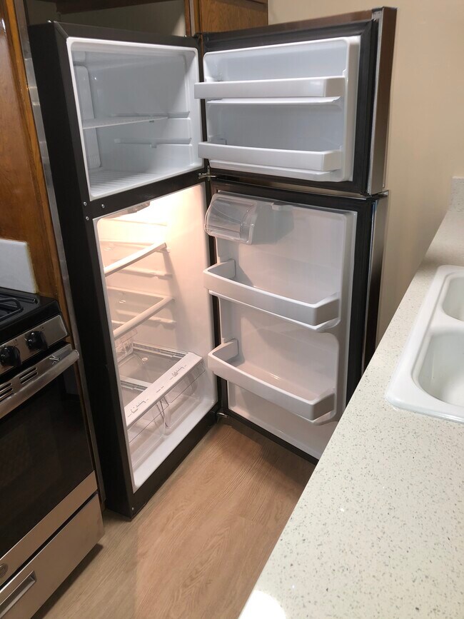 Foto del edificio - 567 N Holliston Ave