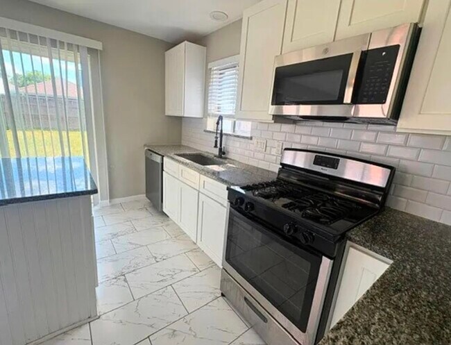 Foto del edificio - 2519 Silver Cypress Dr