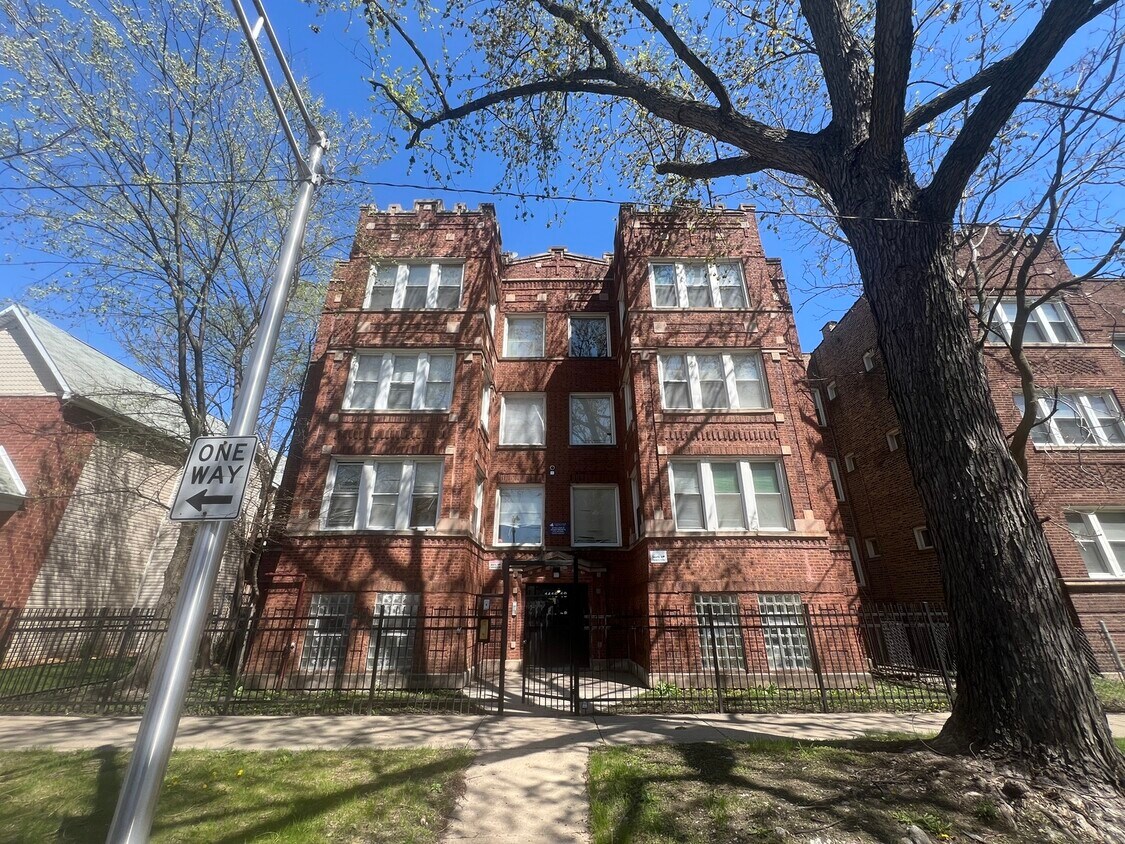 Foto principal - 1416 E 68th St