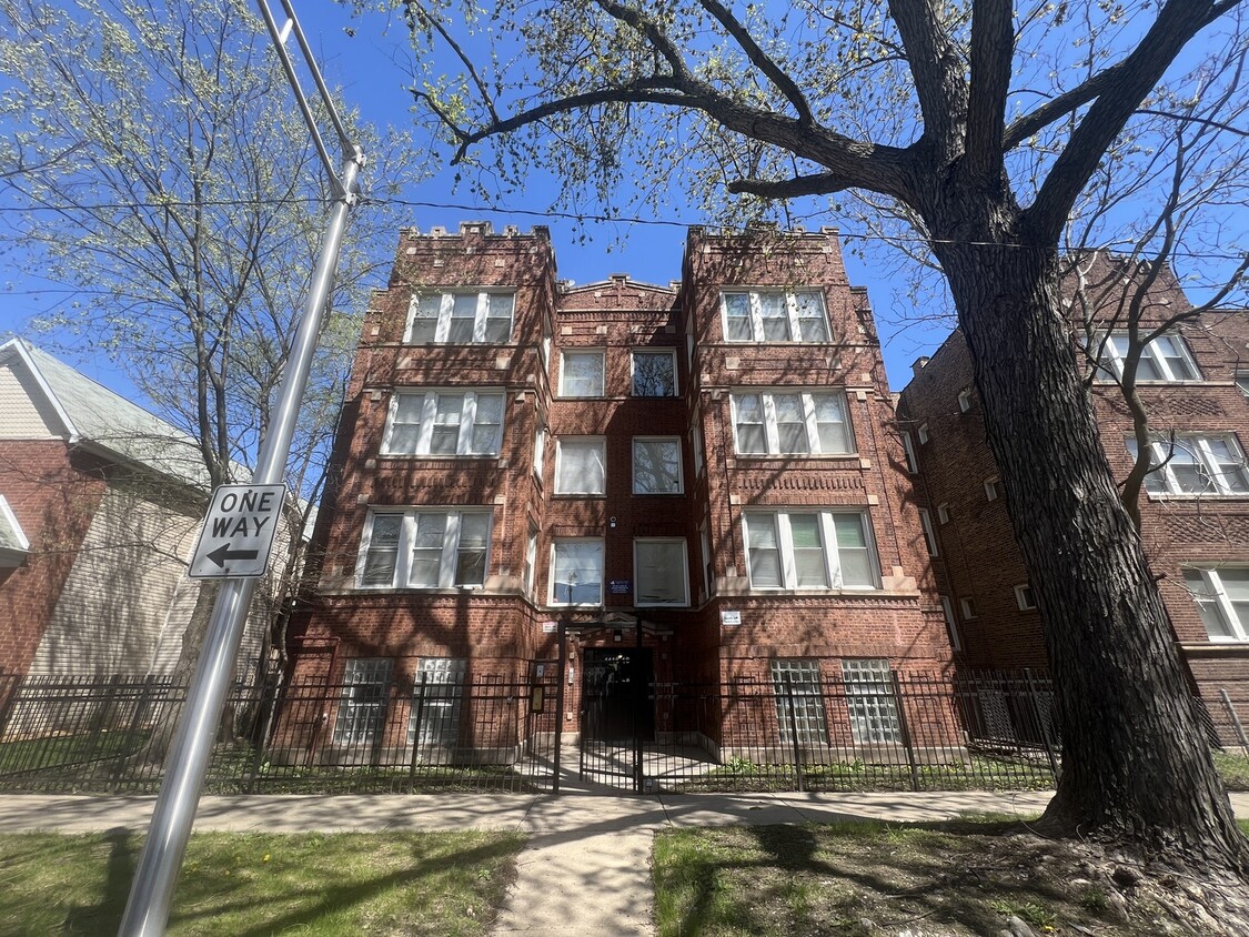 Primary Photo - 1416 E 68th St