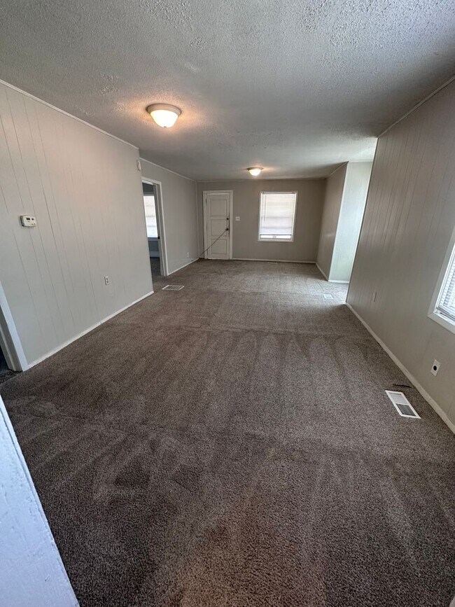 Foto del edificio - $895 - 3 bedroom/ 1 bathroom -Single famil...