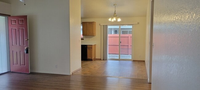 Building Photo - 2210 SW Bridge St