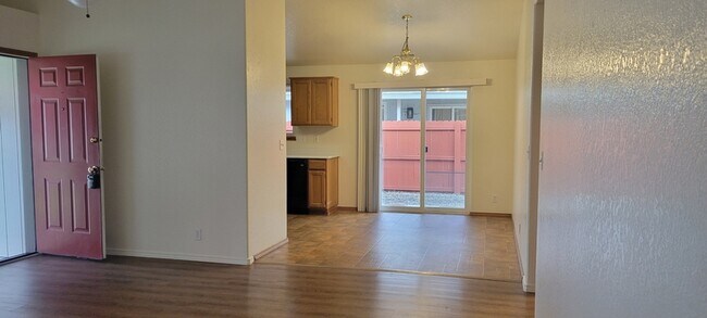 Foto del edificio - 2210 SW Bridge St