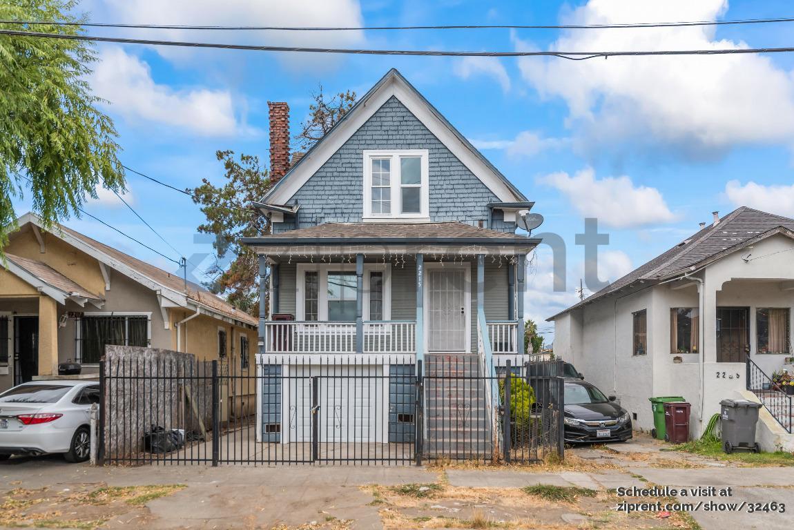 Primary Photo - 2215 92nd Ave
