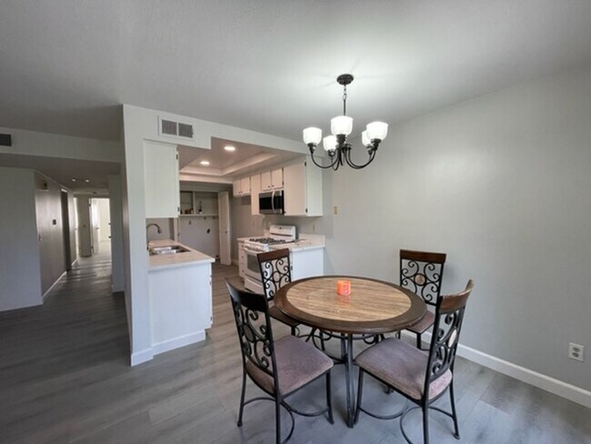 Foto del edificio - SAN BERNARDINO NEXT TO GOLF COURSE 3+2 CONDO Private and Quiet Building!!!