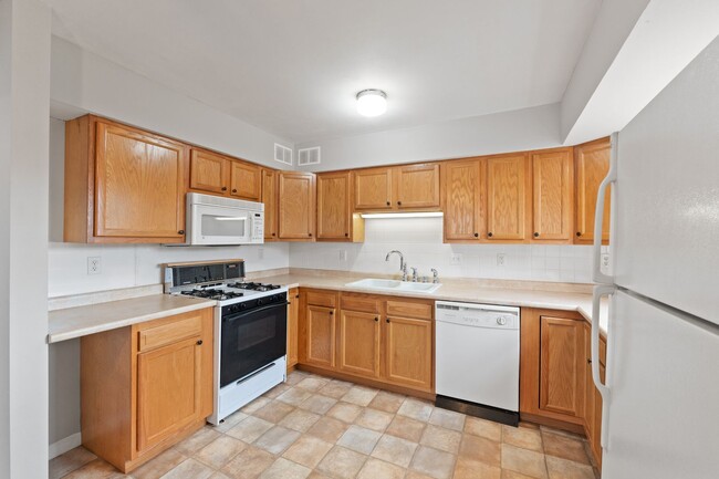 Foto del edificio - Accepting Section 8! Comfortable 3 bedroom...