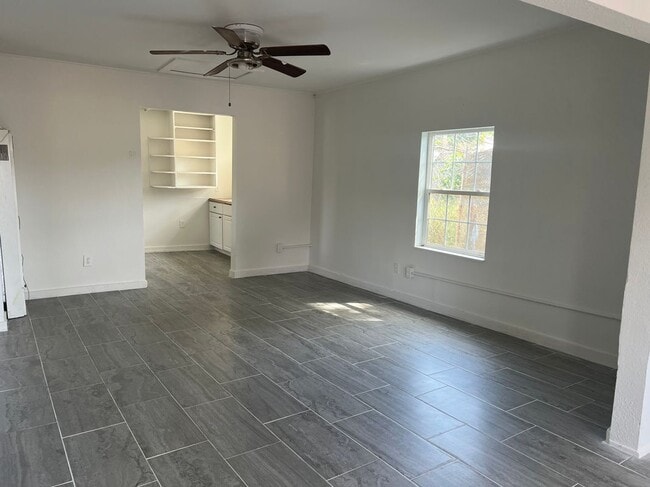 Building Photo - 404 Thrasher Ave