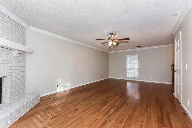 Foto del edificio - 5105 Roxborough Dr