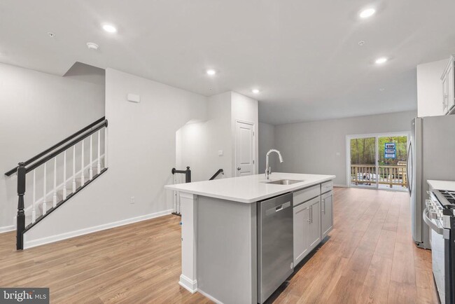 Foto del edificio - 8706 Tavern St