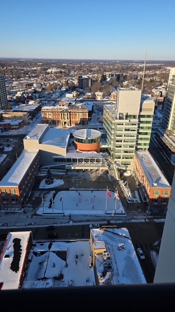 Building Photo - 60 Charles St W