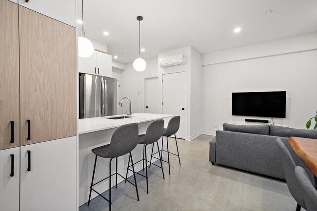 Photo du bâtiment - 7172 Rue Alexandra