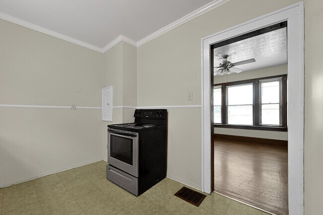 Building Photo - 457 Alden Ave