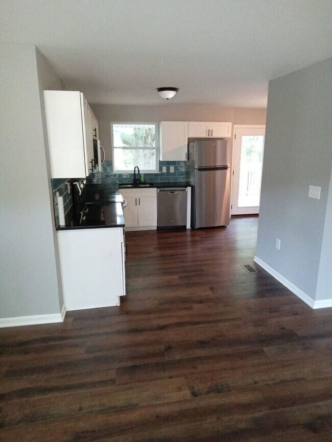 Foto del edificio - Updated Ranch Home with Lots of Space! COMING SOON!