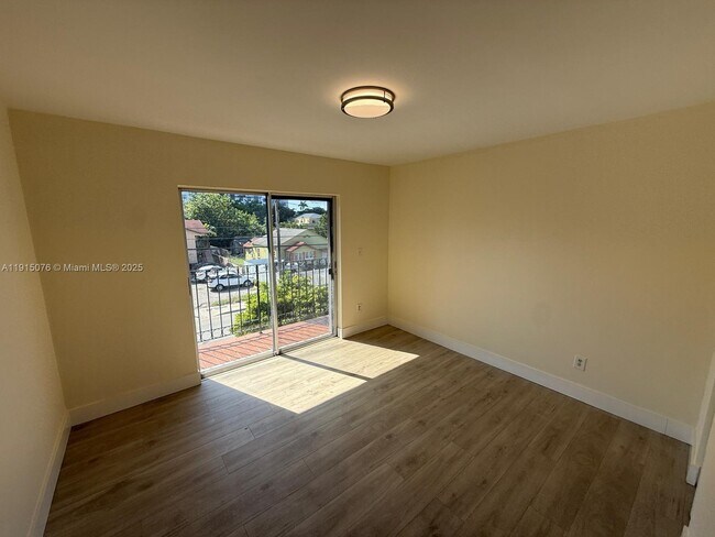 Foto del edificio - 1933 SW 7th St