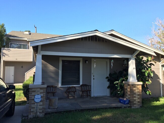 Apt. B, upstairs and in the back with balcony. - 831 N Zeyn St