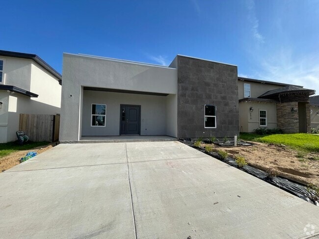 Building Photo - 5521 Conroe St