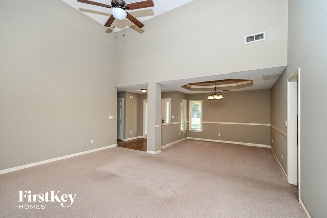 Building Photo - 5802 Millers Pond Ln