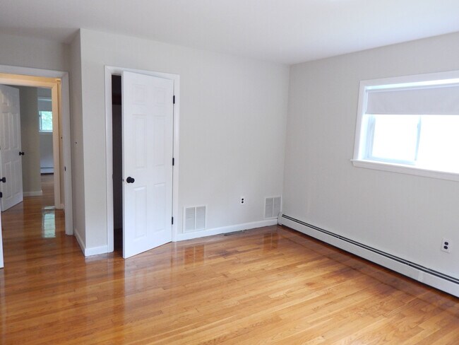 Building Photo - 142 Barham Ave