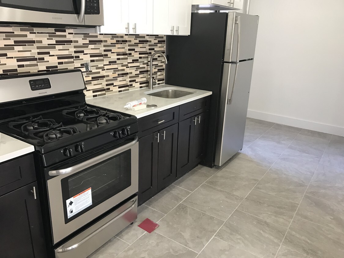 Foto principal - 142 Linden Blvd