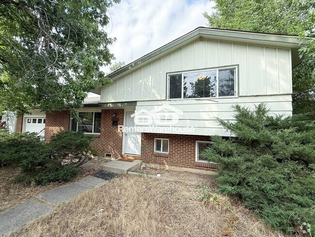 Building Photo - 4565 Moorhead Ave