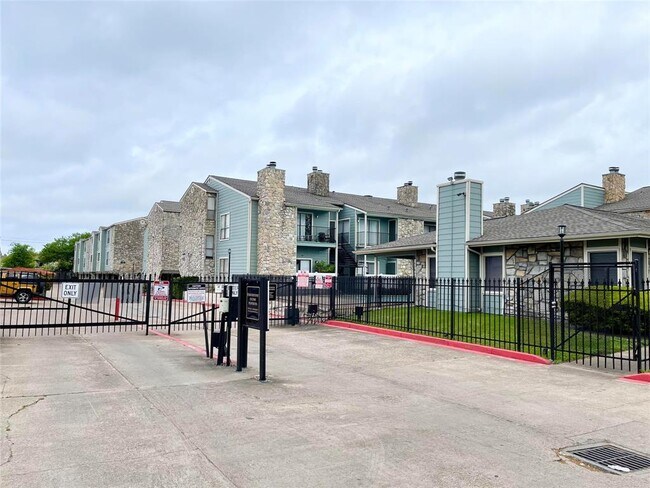 Building Photo - 3762 Tanglewilde St