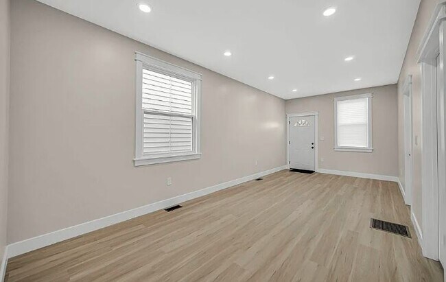 Foto del edificio - 724 Willow Ct