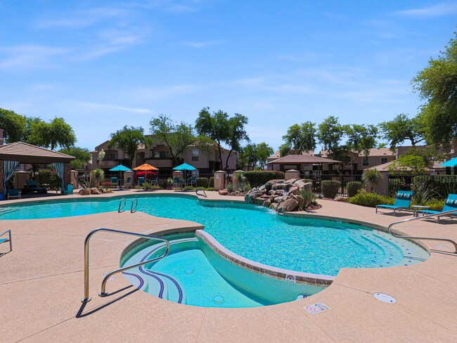 Piscina y spa - Sonoma Ridge Apartments