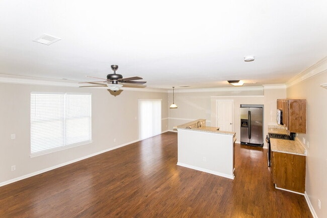 Building Photo - 6694 Sequoia Hills Dr