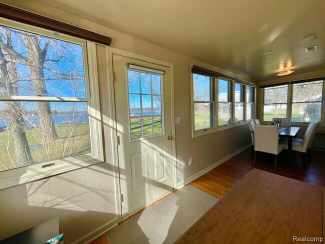 Building Photo - 10340 Kress Rd