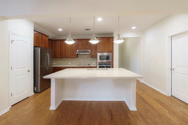 Foto del edificio - 13020 Kearns Dr