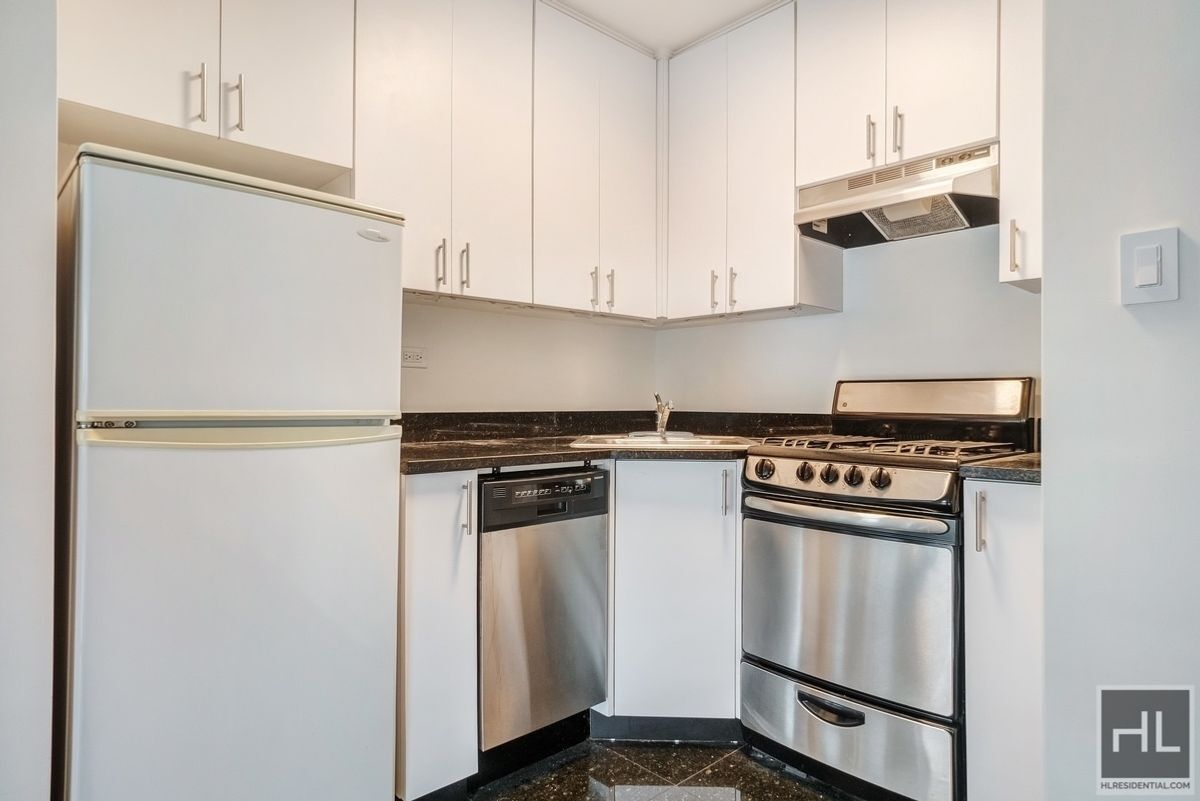 Building Photo - GORGEOUS Greenwich Village Real 1 Bedroom ...