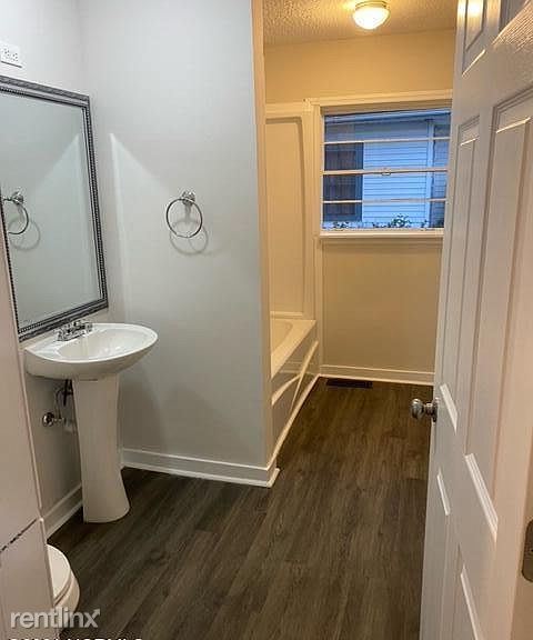 Foto del edificio - 3 br, 1 bath House - S. Washington St.