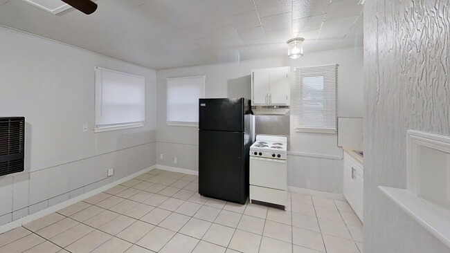 Building Photo - 3306 3rd St