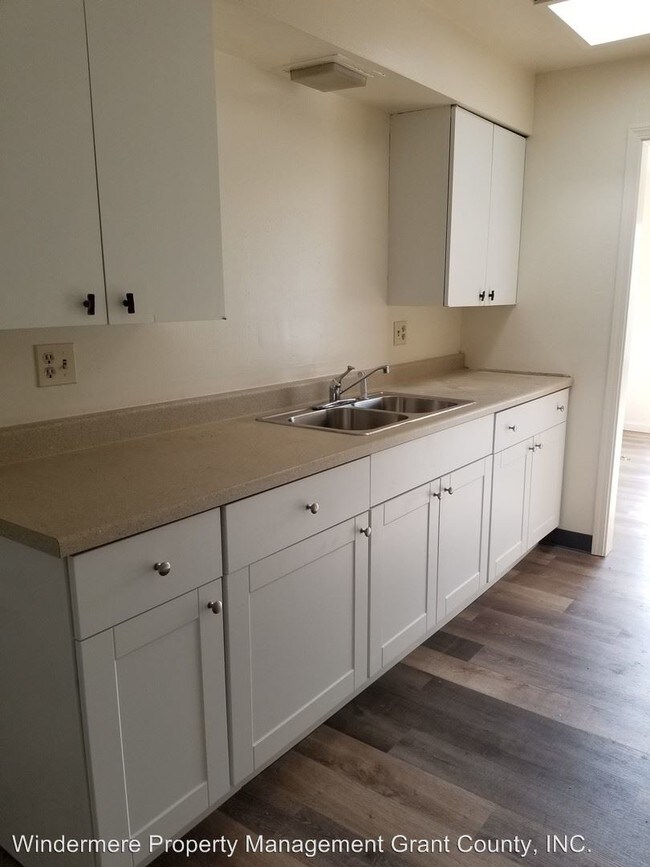 Building Photo - 403-403 Biggs Dr NE