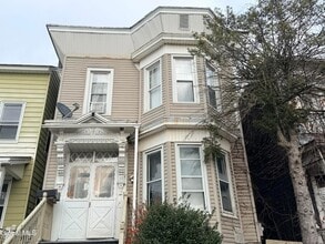 Building Photo - 17 Greene St