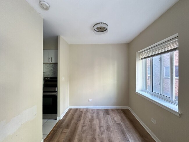 Foto del edificio - 3825 N Pine Grove Ave