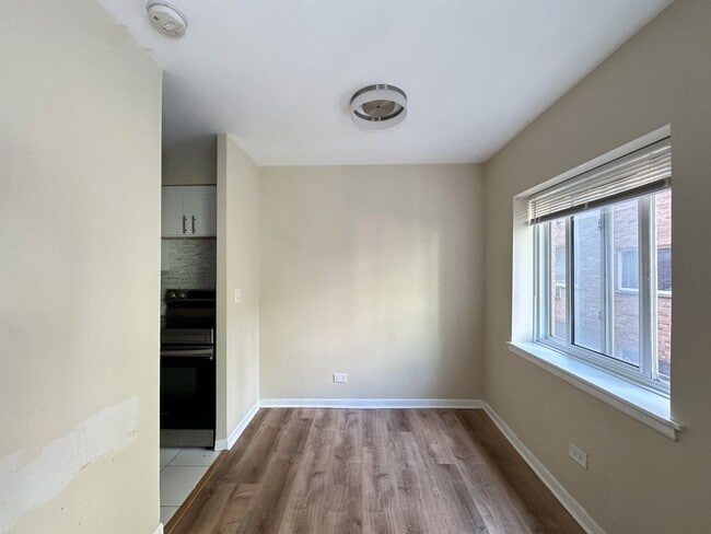 Building Photo - 3825 N Pine Grove Ave